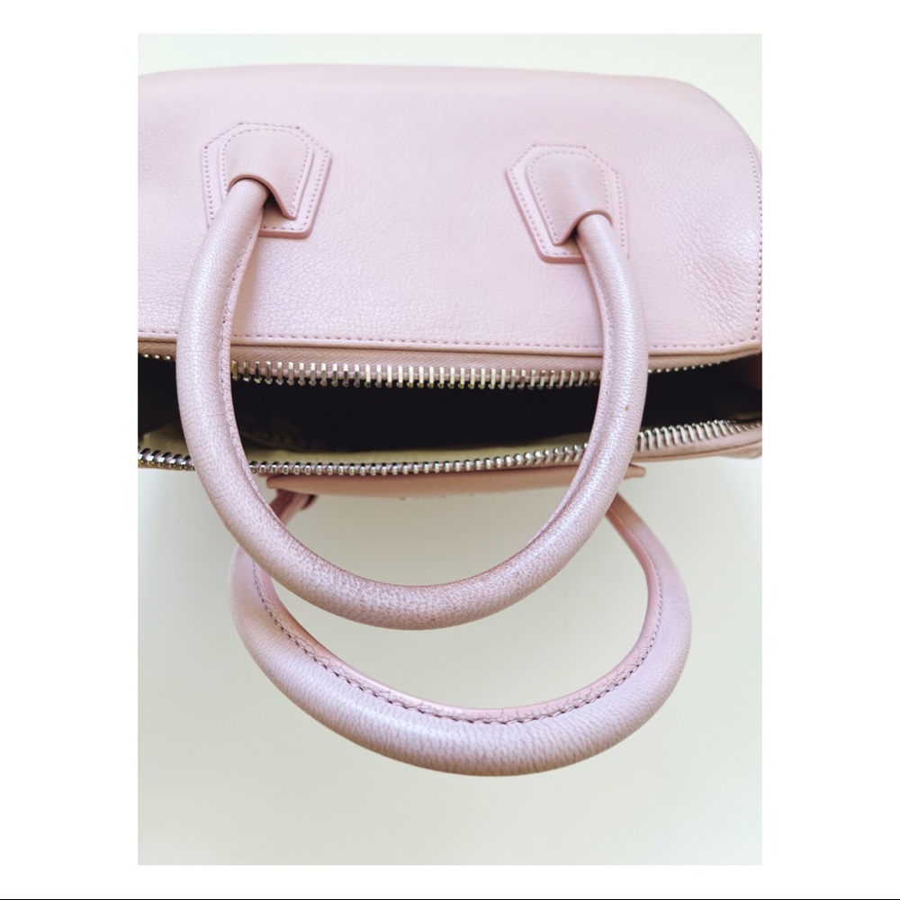 Givenchy medium Antigona bag in pink. - Picture 3 of 16